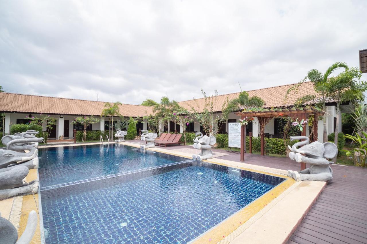 Oyo 837 Baan Kiang Nam Resort Банг-Ламунг Экстерьер фото